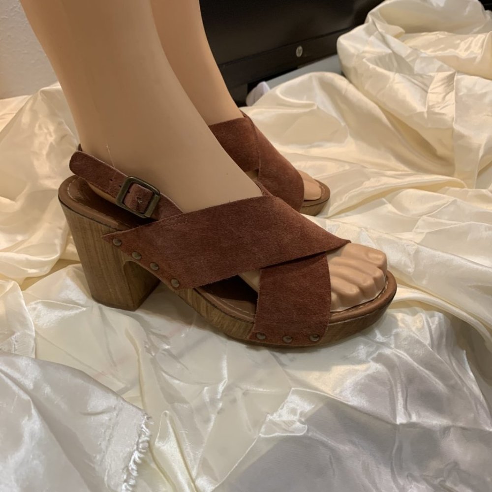 Kenneth Cole Reaction - Brown High Heel Shoe with Rivets